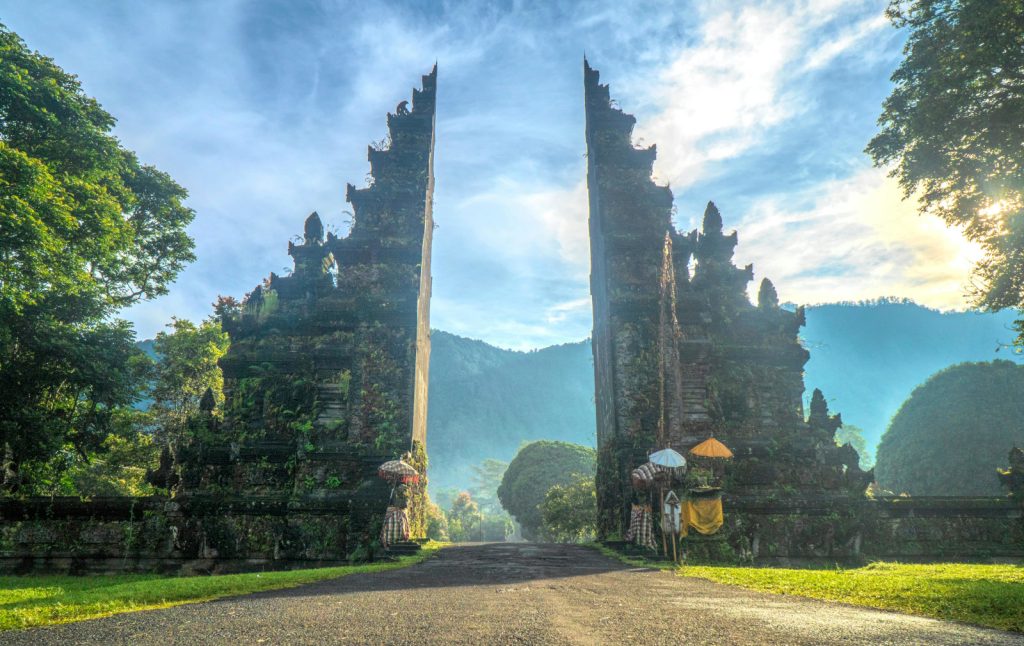 bali-gate-temple-travel-indonesia